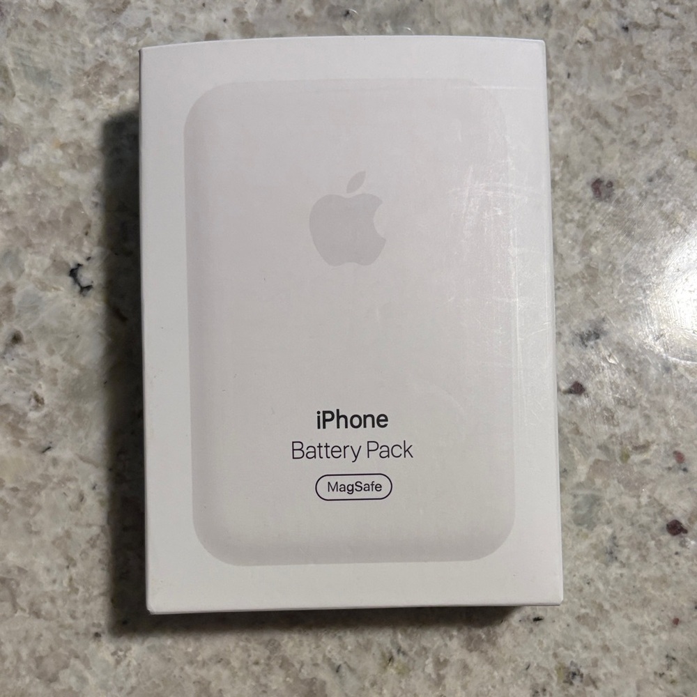Apple MagSafe iPhone Battery Pack in White